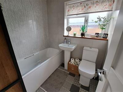 BATHROOM/W.C.